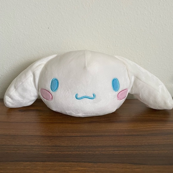 BRAND NEW 4.7 Inch Super Soft Cinnamoroll Head Plushie from Round1 NWT - Picture 1 of 4